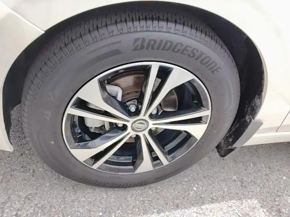 Nissan Sylphy 2020 1.6L XL CVT Enjoyment Edition — миниатюра 10