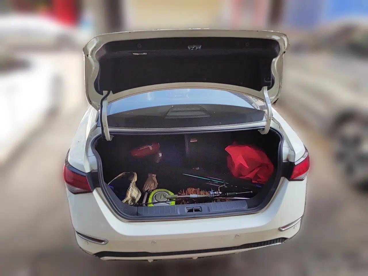 Nissan Sylphy 2020 1.6L XL CVT Enjoyment Edition — миниатюра 19