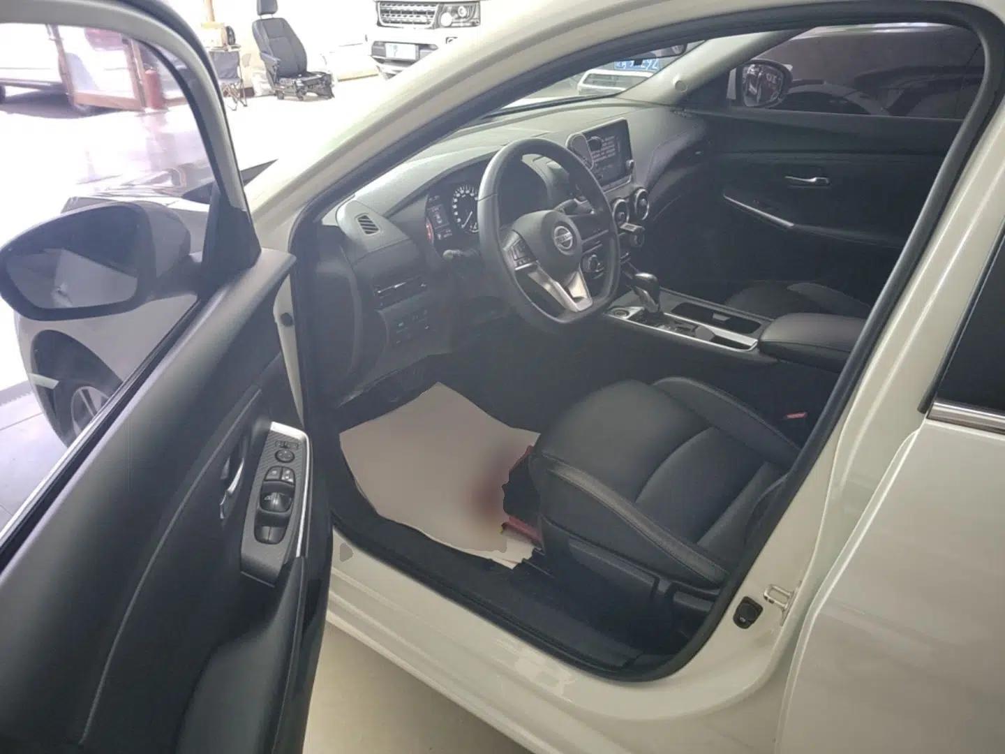 Nissan Sylphy 2020 1.6L XL CVT Enjoyment Edition — миниатюра 18