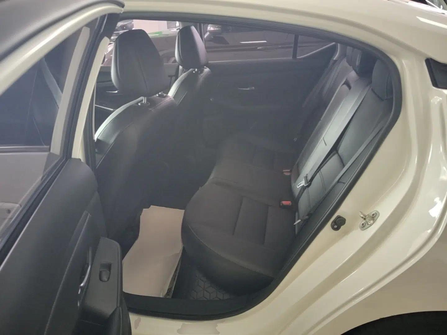 Nissan Sylphy 2020 1.6L XL CVT Enjoyment Edition — миниатюра 20