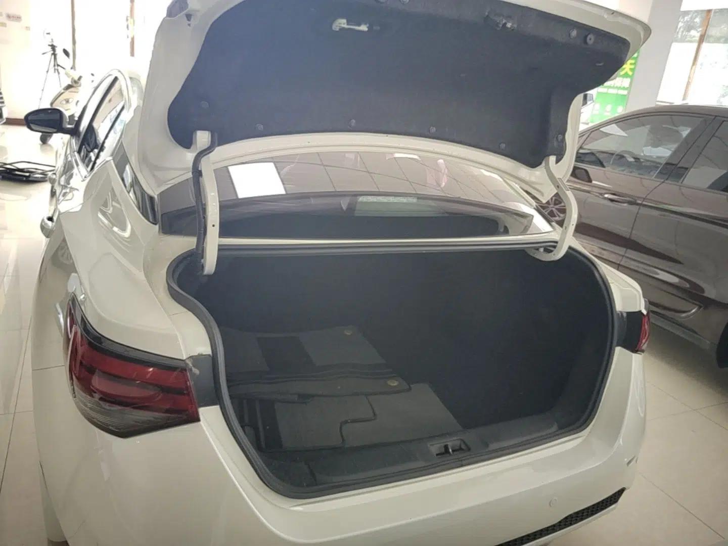 Nissan Sylphy 2020 1.6L XL CVT Enjoyment Edition — миниатюра 22