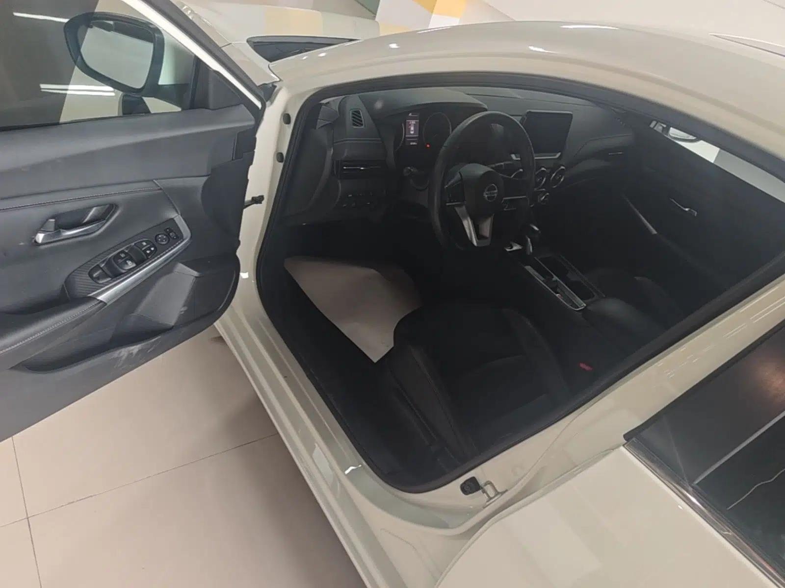 Nissan Sylphy 2022 1.6L XL CVT Enjoyment Edition — миниатюра 25