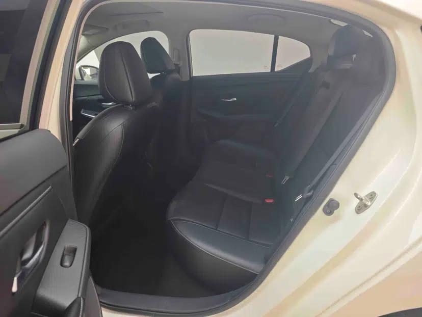 Nissan Sylphy 2022 1.6L XL CVT Enjoyment Edition — миниатюра 30