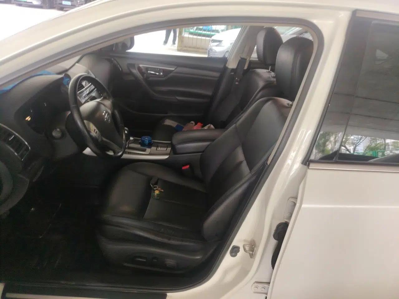 Nissan Teana 2015 2.0L XL-Sporty UEFA Champions League Edition — миниатюра 15