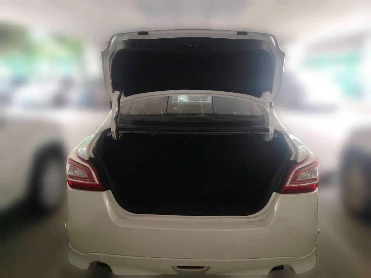 Nissan Teana 2015 2.0L XL-Sporty UEFA Champions League Edition — миниатюра 19