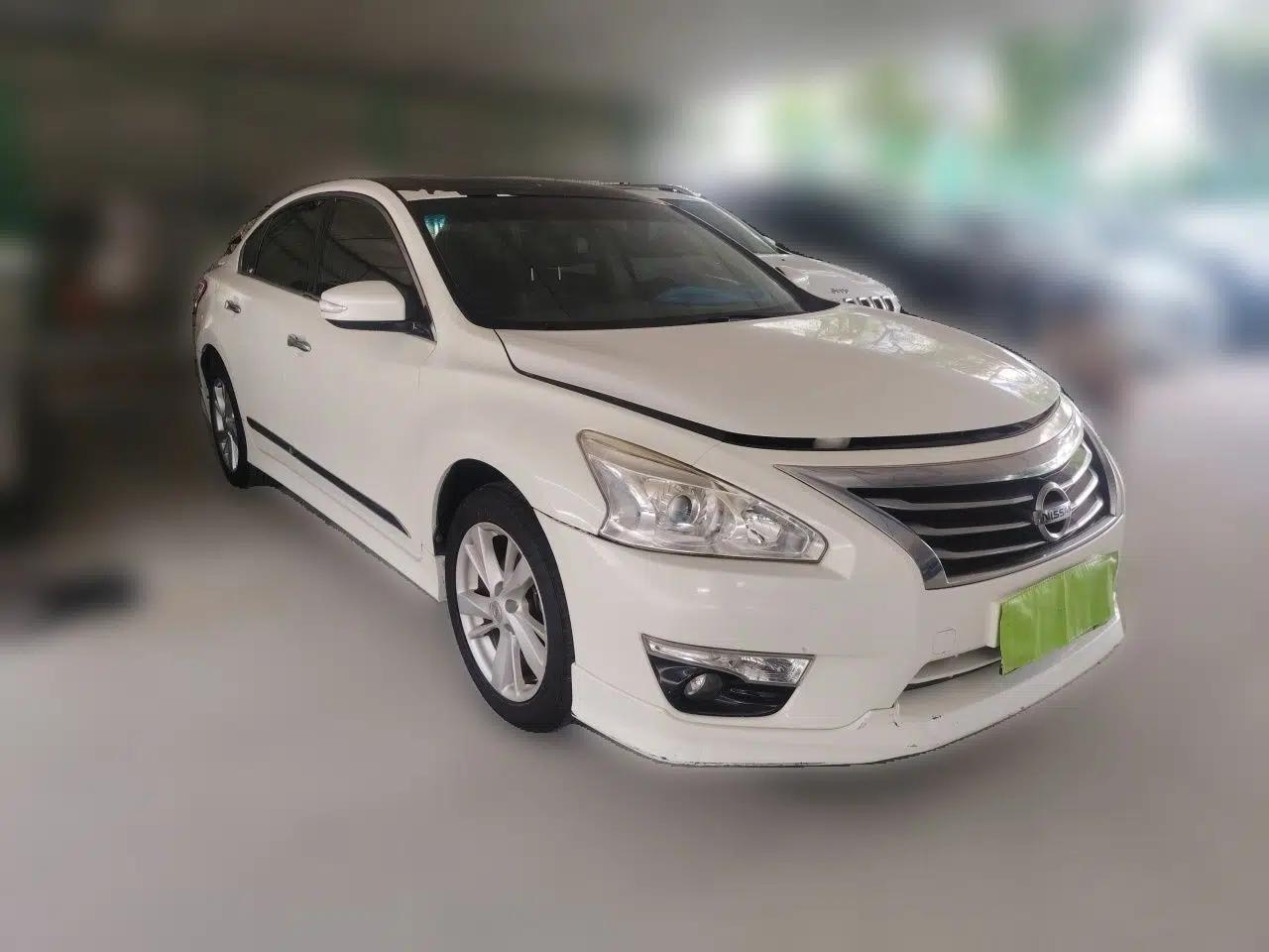 Nissan Teana 2015 2.0L XL-Sporty UEFA Champions League Edition — миниатюра 3