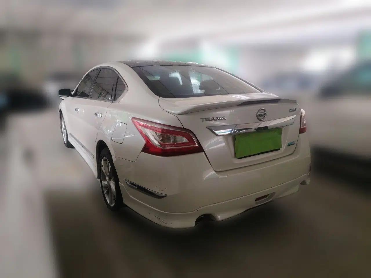 Nissan Teana 2015 2.0L XL-Sporty UEFA Champions League Edition — миниатюра 4
