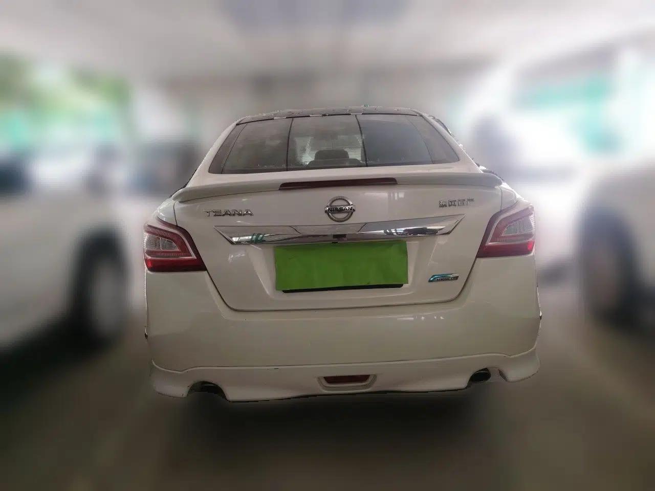Nissan Teana 2015 2.0L XL-Sporty UEFA Champions League Edition — миниатюра 5
