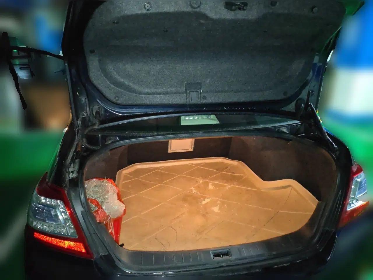 Nissan Teana 2011 2.5L XL Glory Edition — миниатюра 19