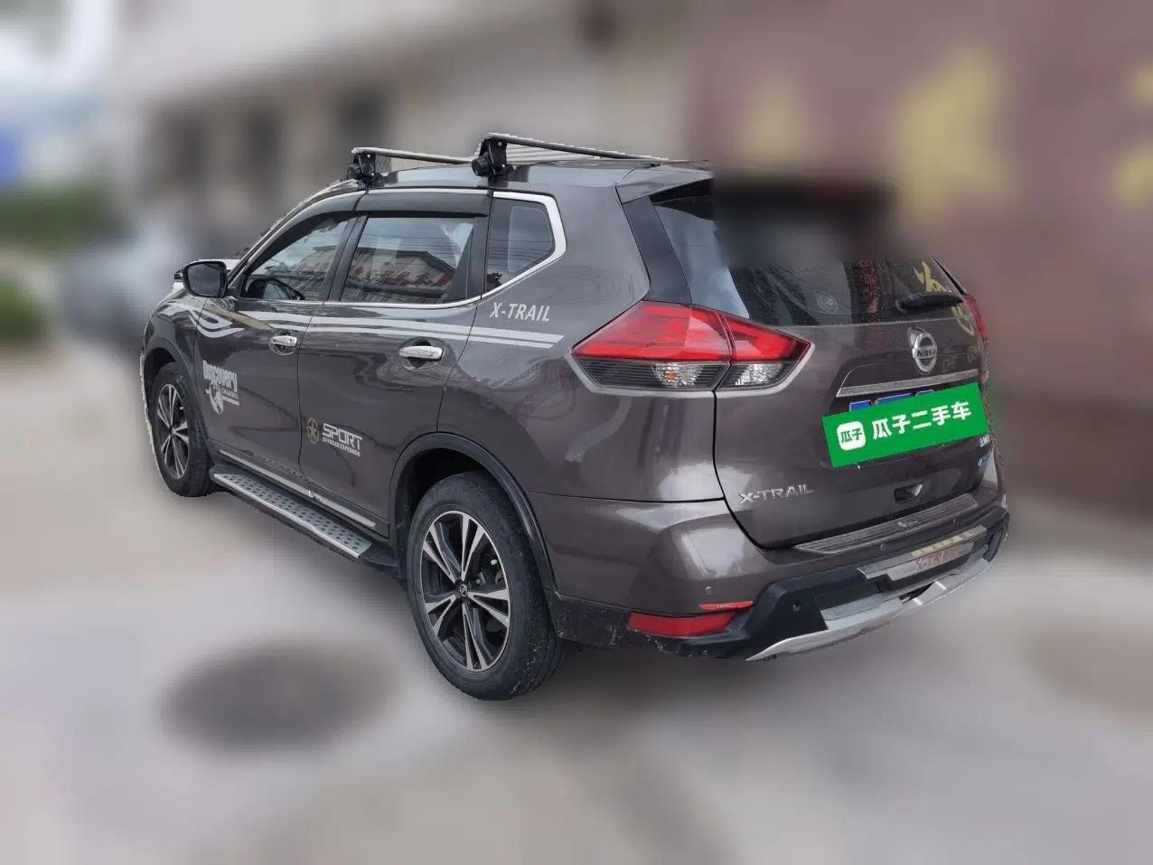 Nissan X-Trail 2017 2.5L CVT 7-Seater Leading Edition 4WD — миниатюра 4