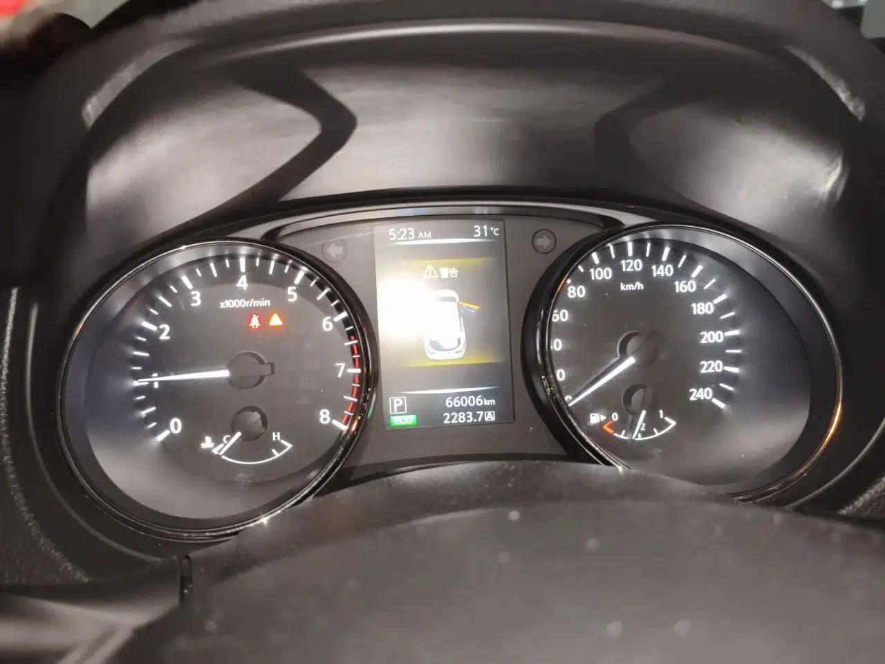 Nissan Qashqai 2016 2.0L CVT Elite Edition — миниатюра 8