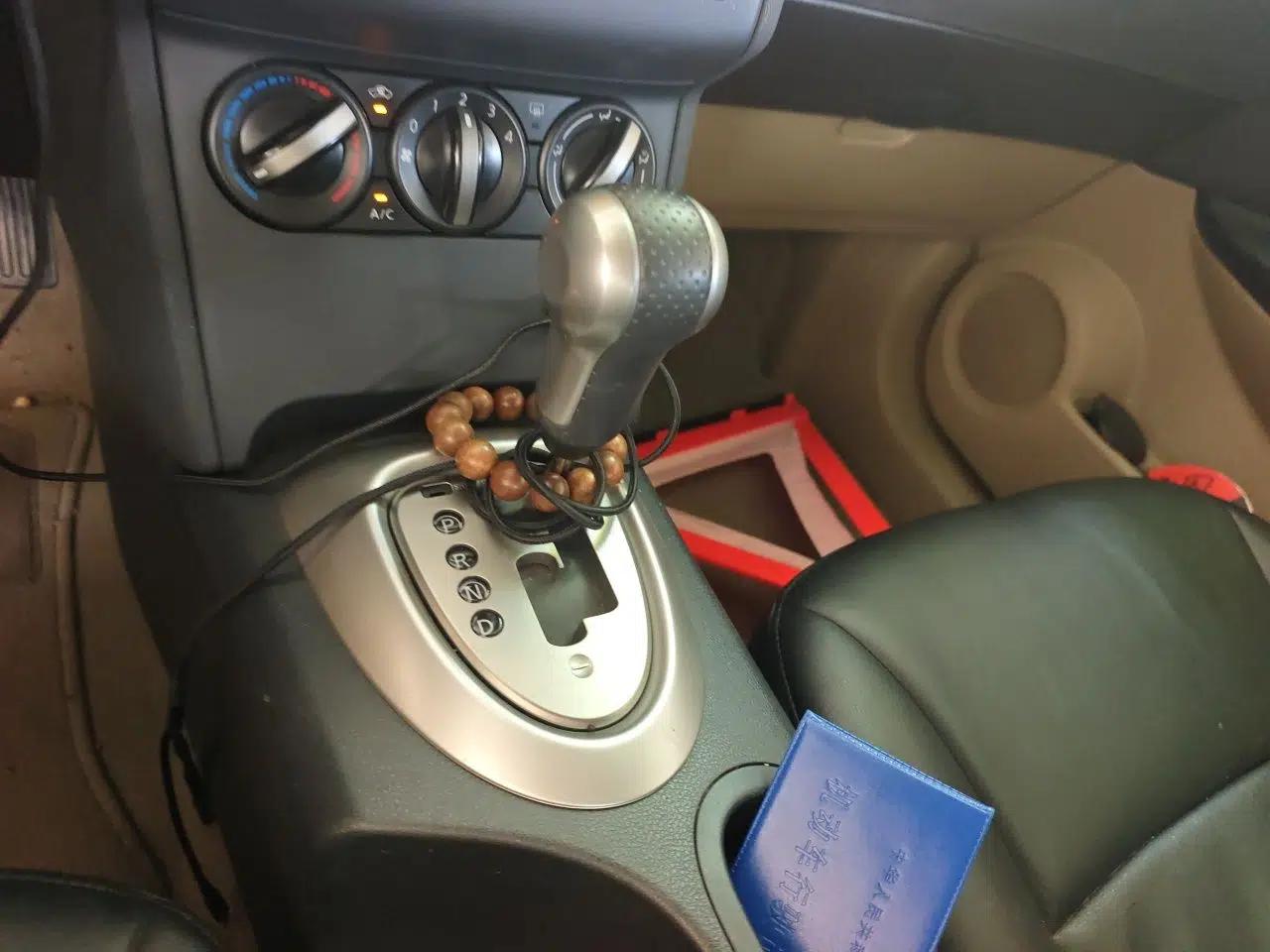 Nissan Qashqai 2011 2.0 XL Fire CVT 2WD — миниатюра 14