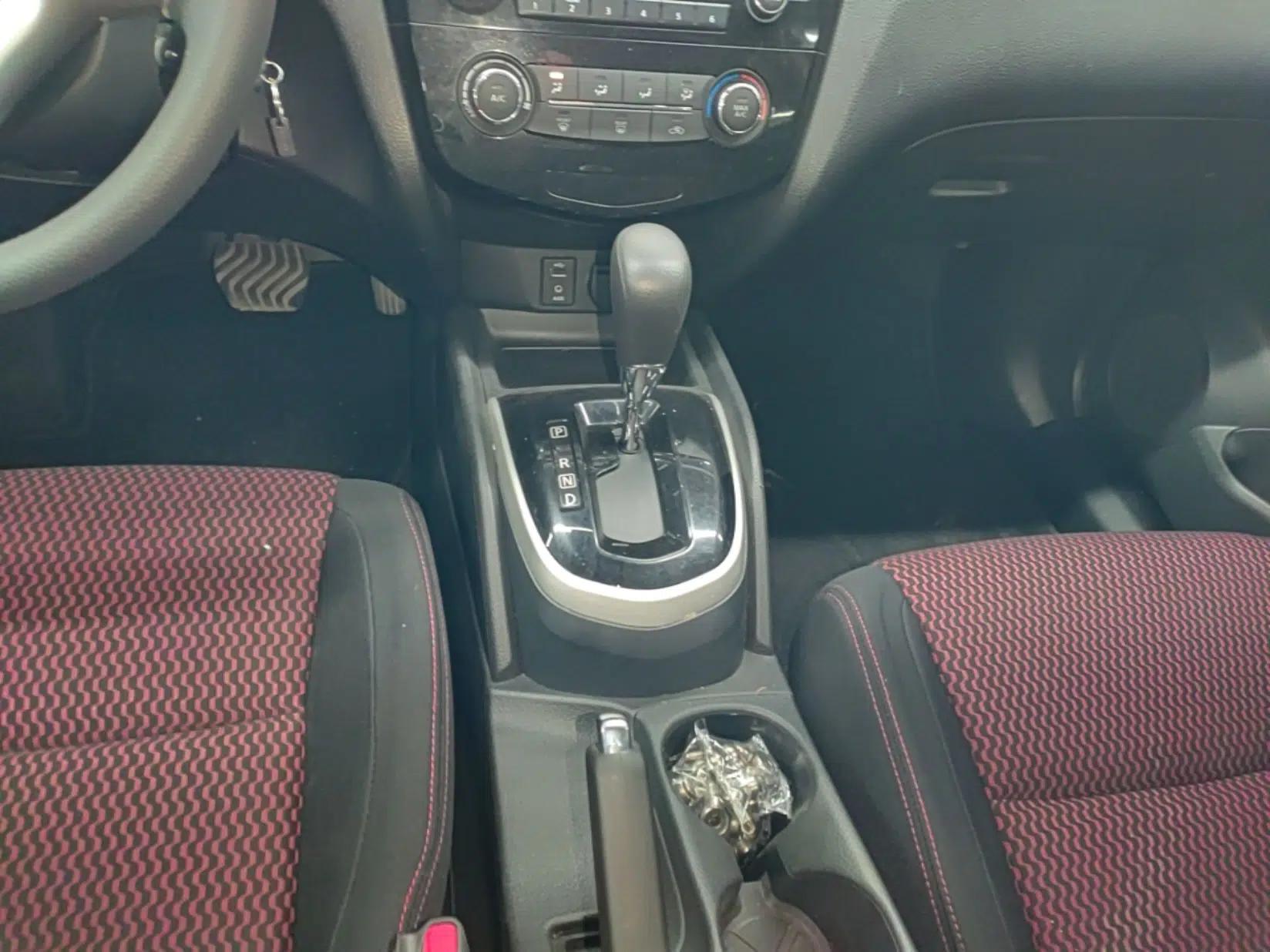 Nissan Qashqai 2016 2.0L CVT Elite Edition — миниатюра 16