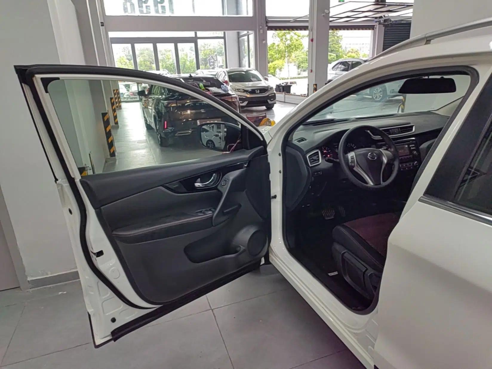 Nissan Qashqai 2016 2.0L CVT Elite Edition — миниатюра 18