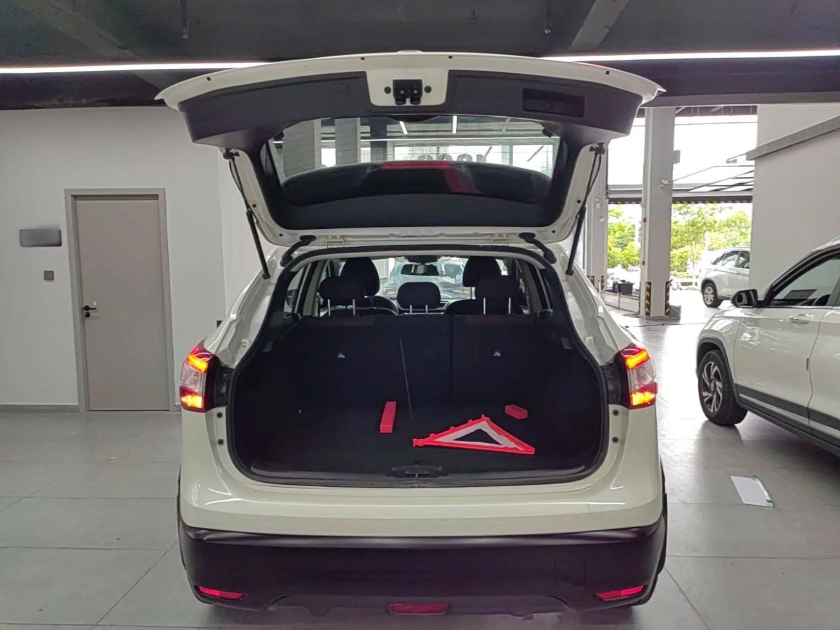 Nissan Qashqai 2016 2.0L CVT Elite Edition — миниатюра 22