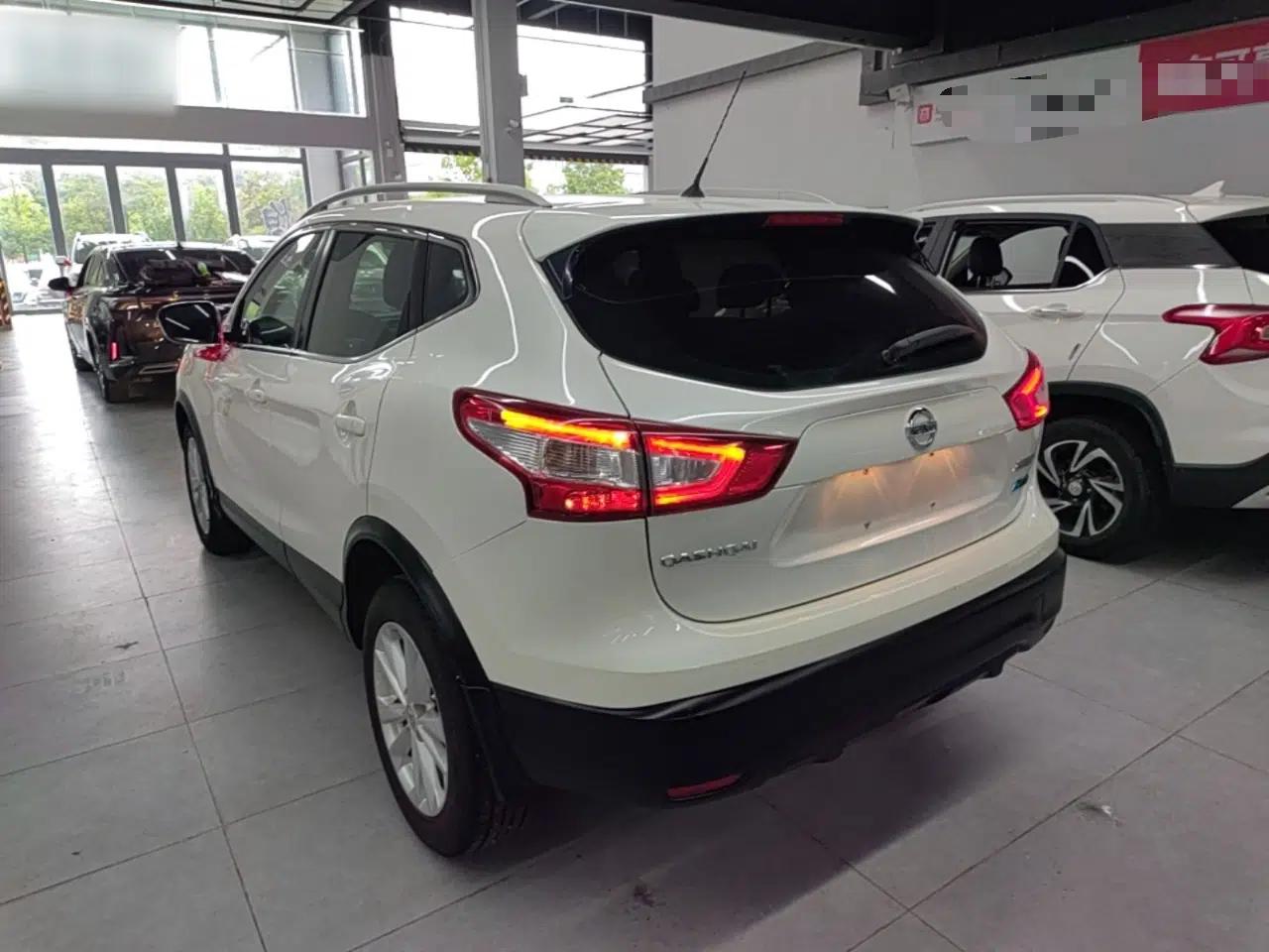 Nissan Qashqai 2016 2.0L CVT Elite Edition — миниатюра 4