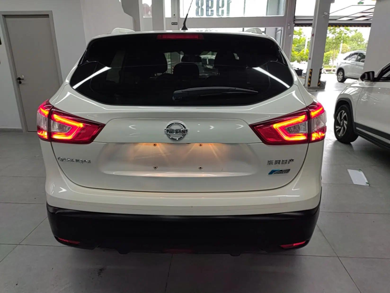 Nissan Qashqai 2016 2.0L CVT Elite Edition — миниатюра 5