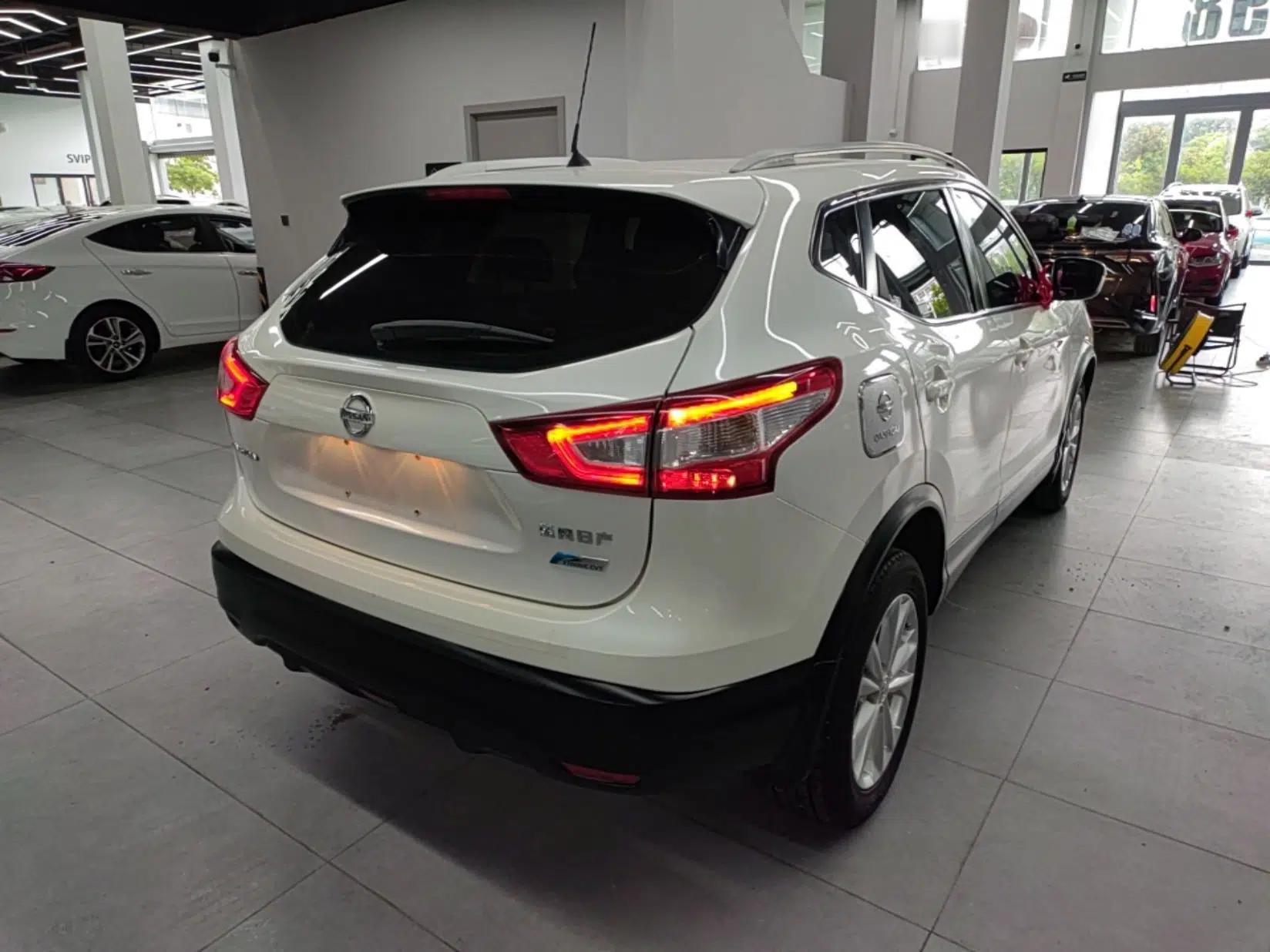 Nissan Qashqai 2016 2.0L CVT Elite Edition — миниатюра 6