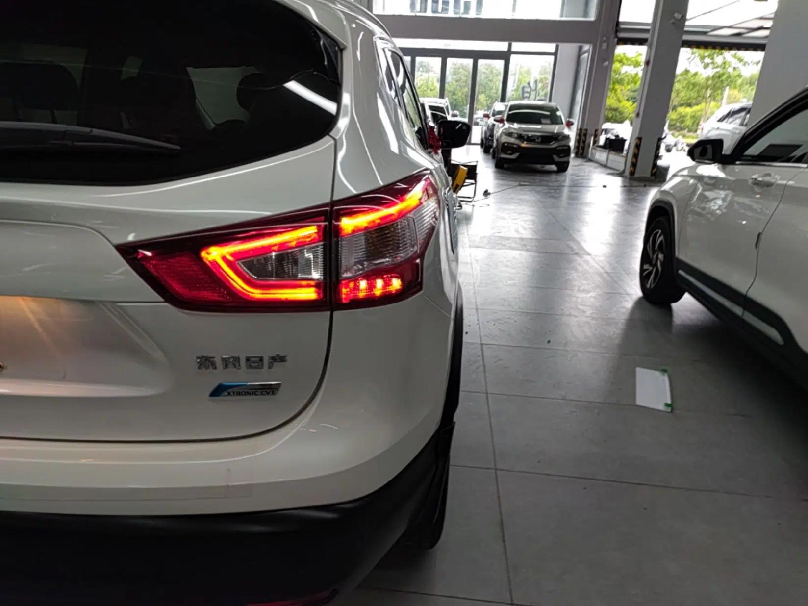 Nissan Qashqai 2016 2.0L CVT Elite Edition — миниатюра 9