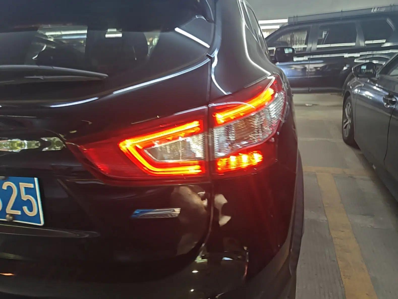 Nissan Qashqai 2016 2.0L CVT Elite Edition — миниатюра 9