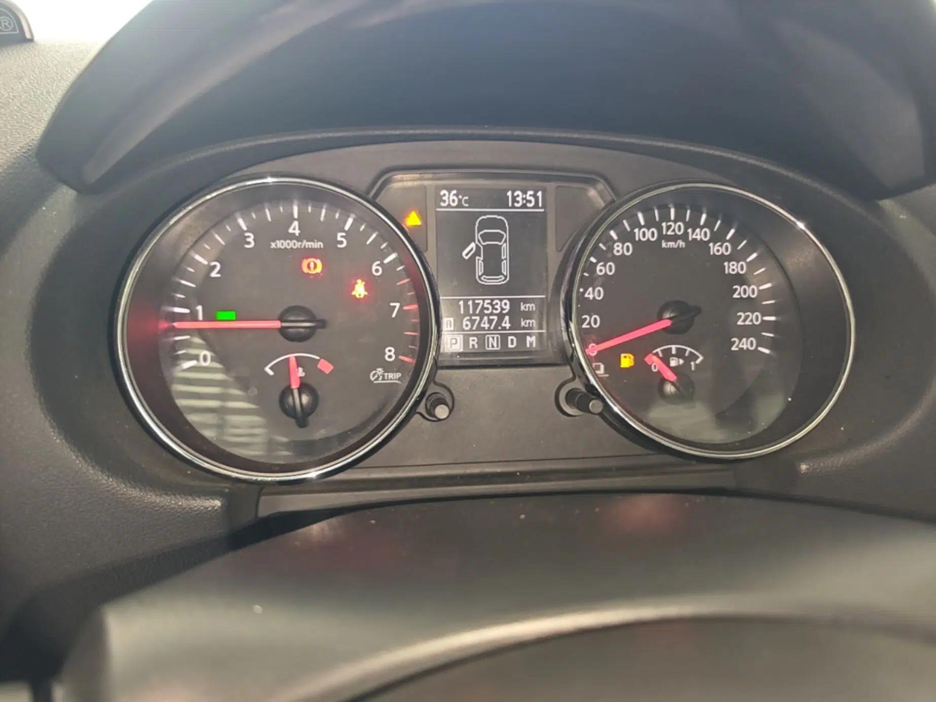 Nissan Qashqai 2012 2.0 XL Fire CVT 2WD — миниатюра 14