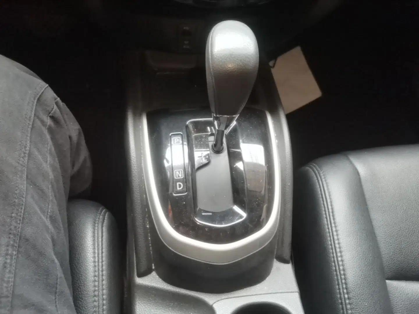 Nissan Qashqai 2016 2.0L CVT Elite Edition — миниатюра 21