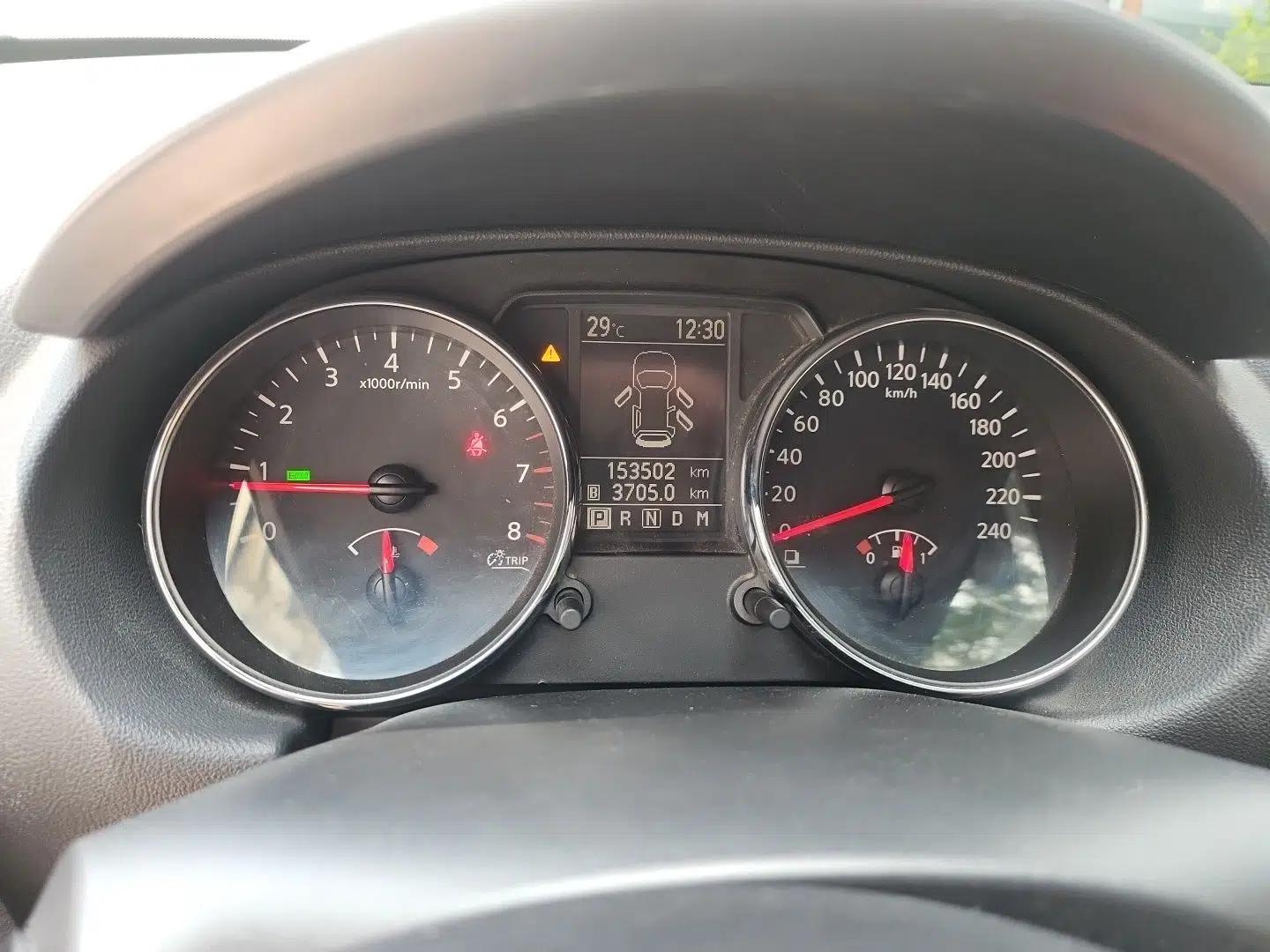 Nissan Qashqai 2012 2.0 XL Fire CVT 2WD — миниатюра 11