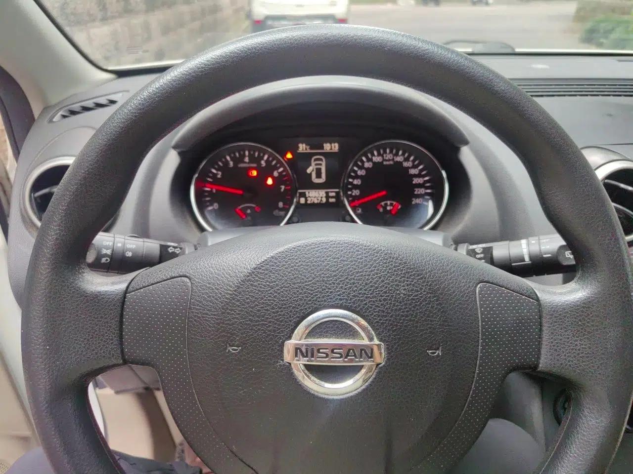 Nissan Qashqai 2012 1.6XE Wind 5MT 2WD — миниатюра 11