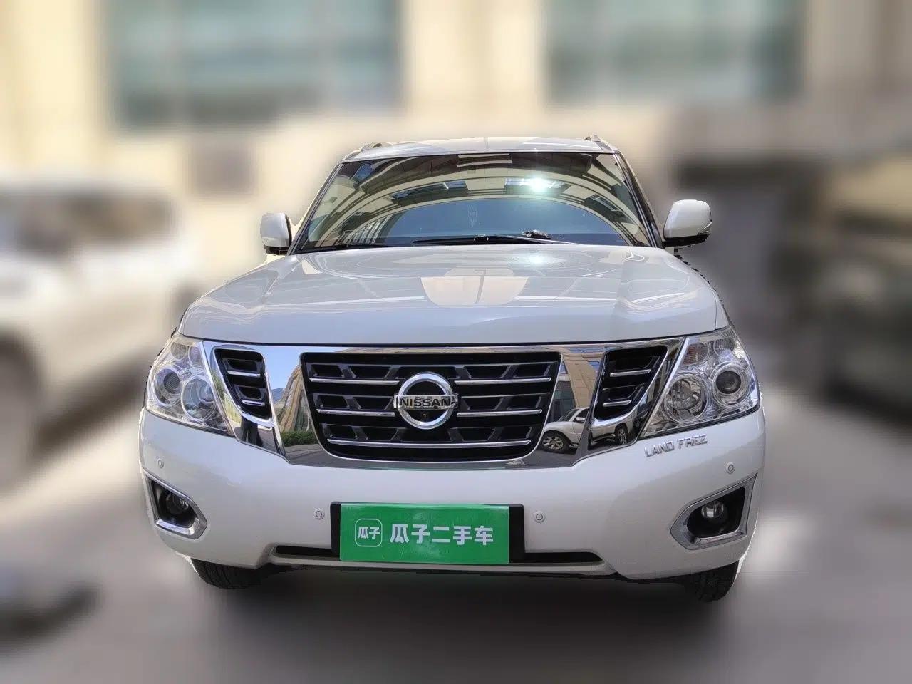 Nissan Patrol G-Class Tuluo 7-Seater 4.0 — миниатюра 2