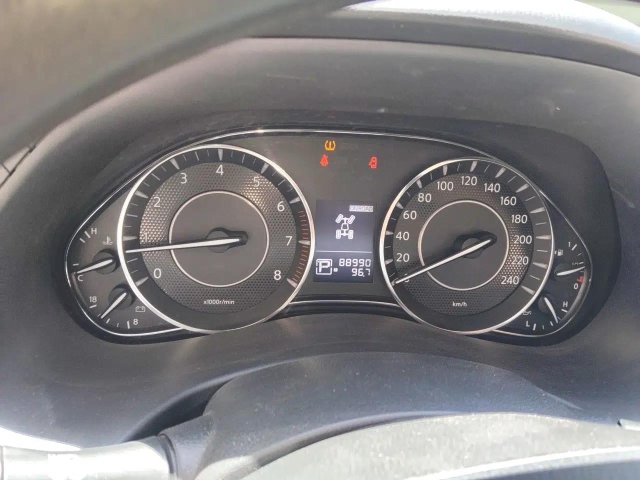 Nissan Patrol G-Class Tuluo 7-Seater 4.0 — миниатюра 11