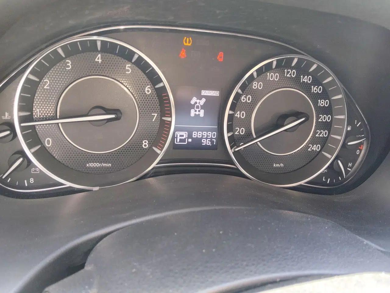 Nissan Patrol G-Class Tuluo 7-Seater 4.0 — миниатюра 12