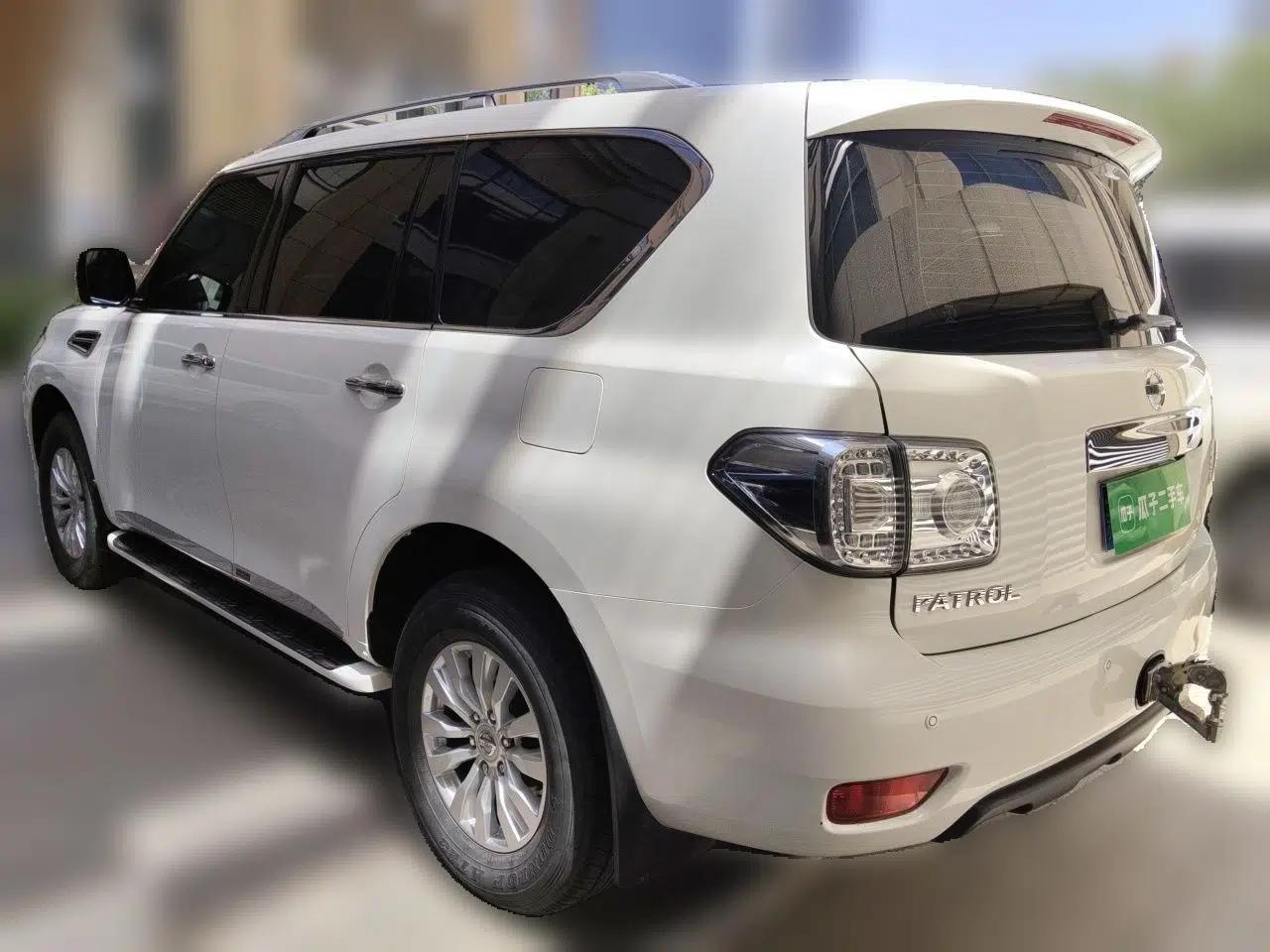 Nissan Patrol G-Class Tuluo 7-Seater 4.0 — миниатюра 4