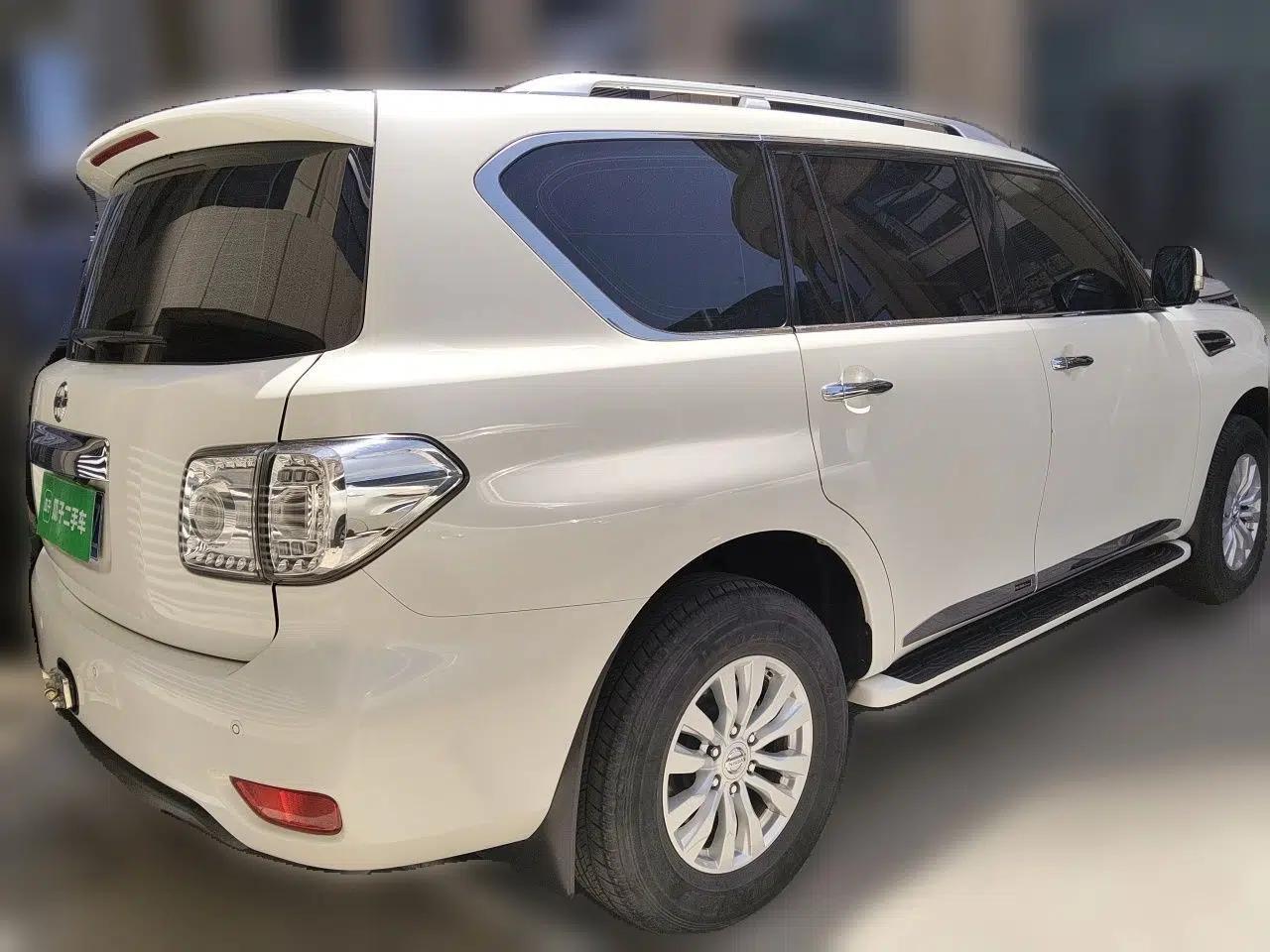 Nissan Patrol G-Class Tuluo 7-Seater 4.0 — миниатюра 6