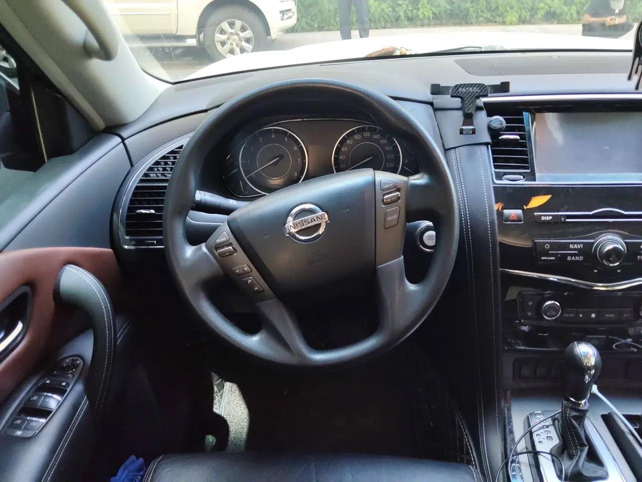 Nissan Patrol G-Class Tuluo 7-Seater 4.0 — миниатюра 10