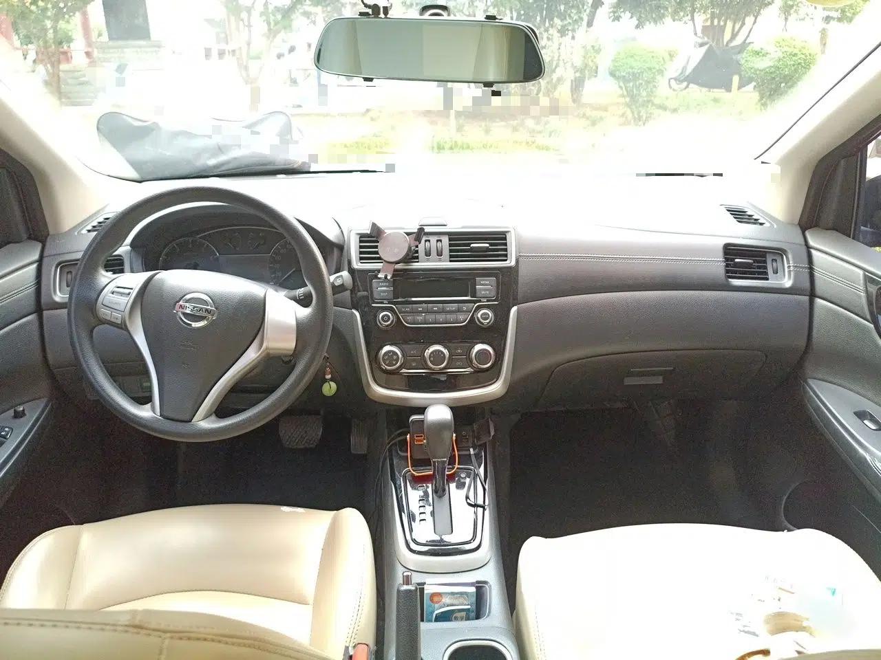 Nissan Tiida 2016 1.6L CVT Cool Dynamic Edition — миниатюра 9