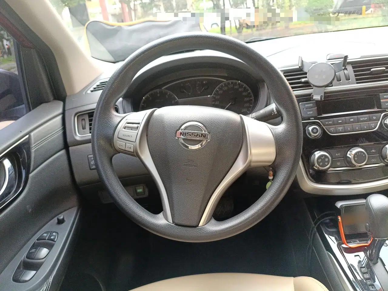 Nissan Tiida 2016 1.6L CVT Cool Dynamic Edition — миниатюра 10