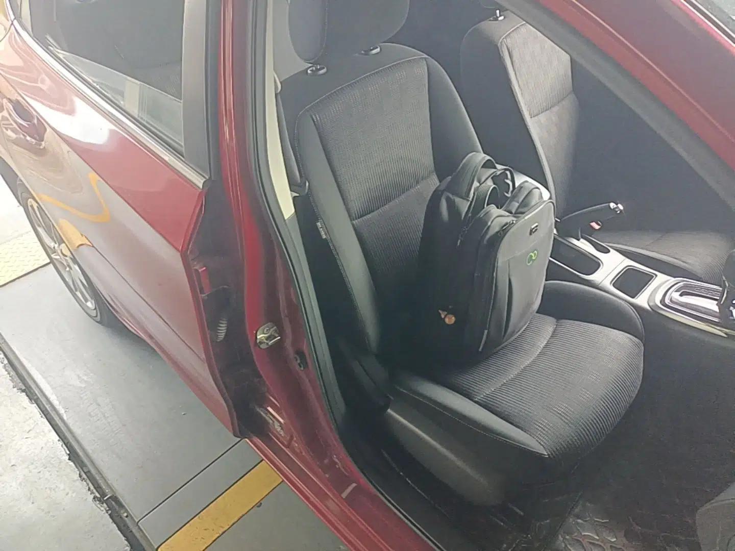 Nissan Tiida 2016 1.6L CVT Cool Dynamic Edition — миниатюра 19