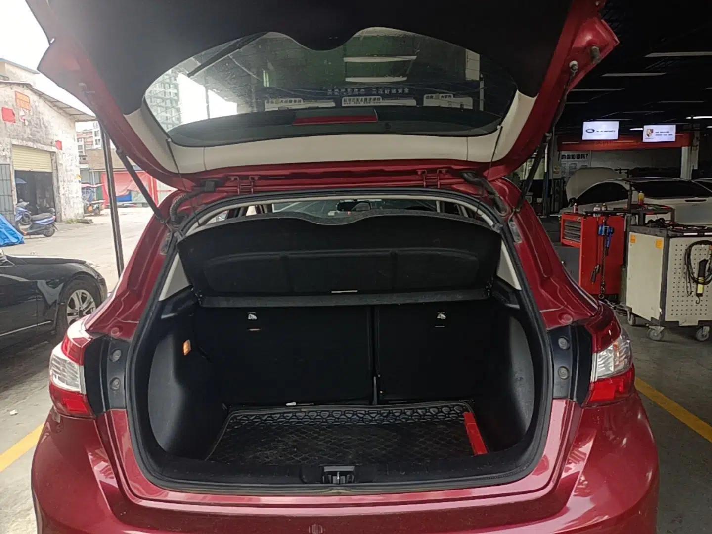 Nissan Tiida 2016 1.6L CVT Cool Dynamic Edition — миниатюра 22