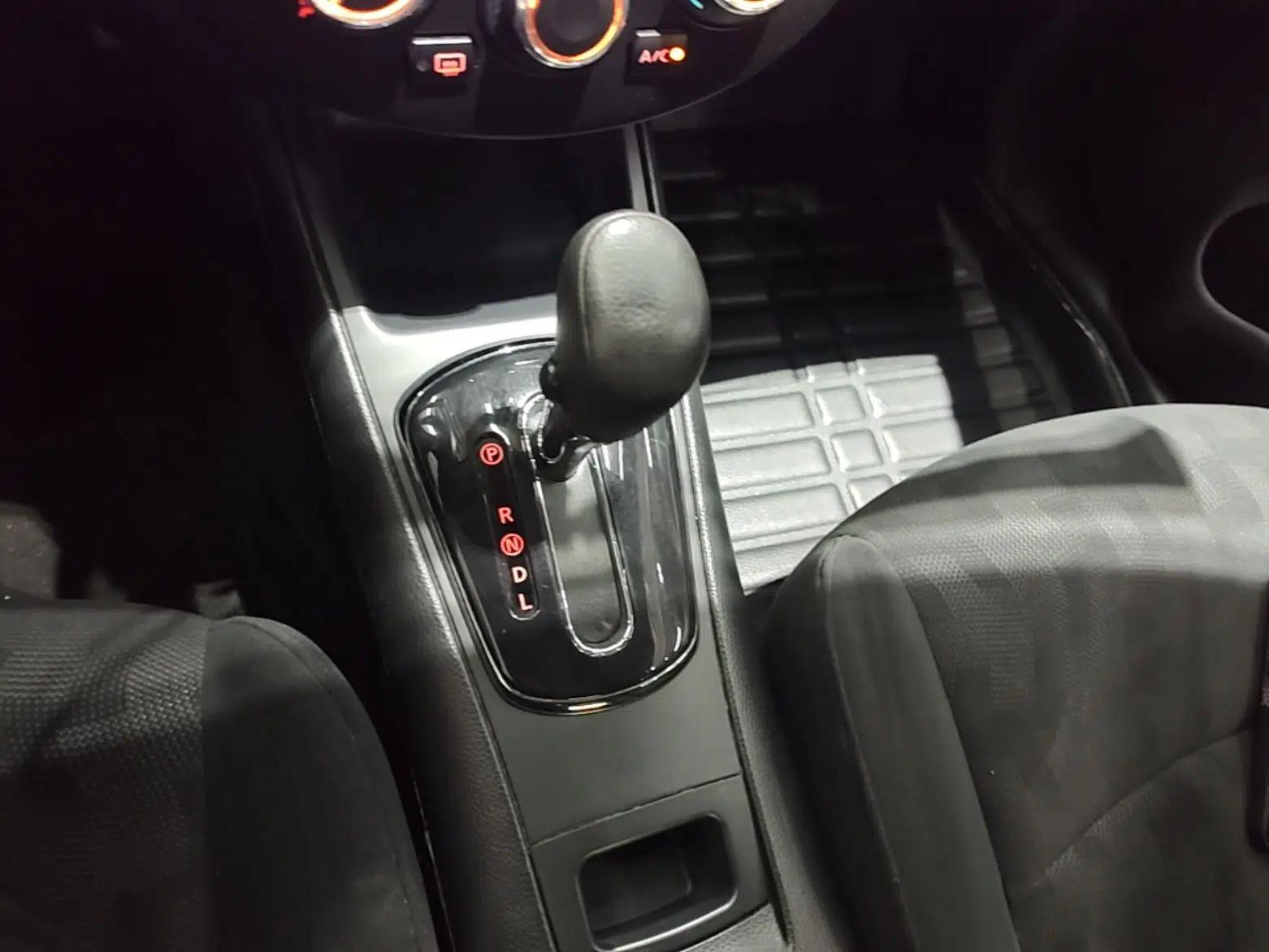 Nissan Tiida 2014 1.6L CVT Comfort Model — миниатюра 16