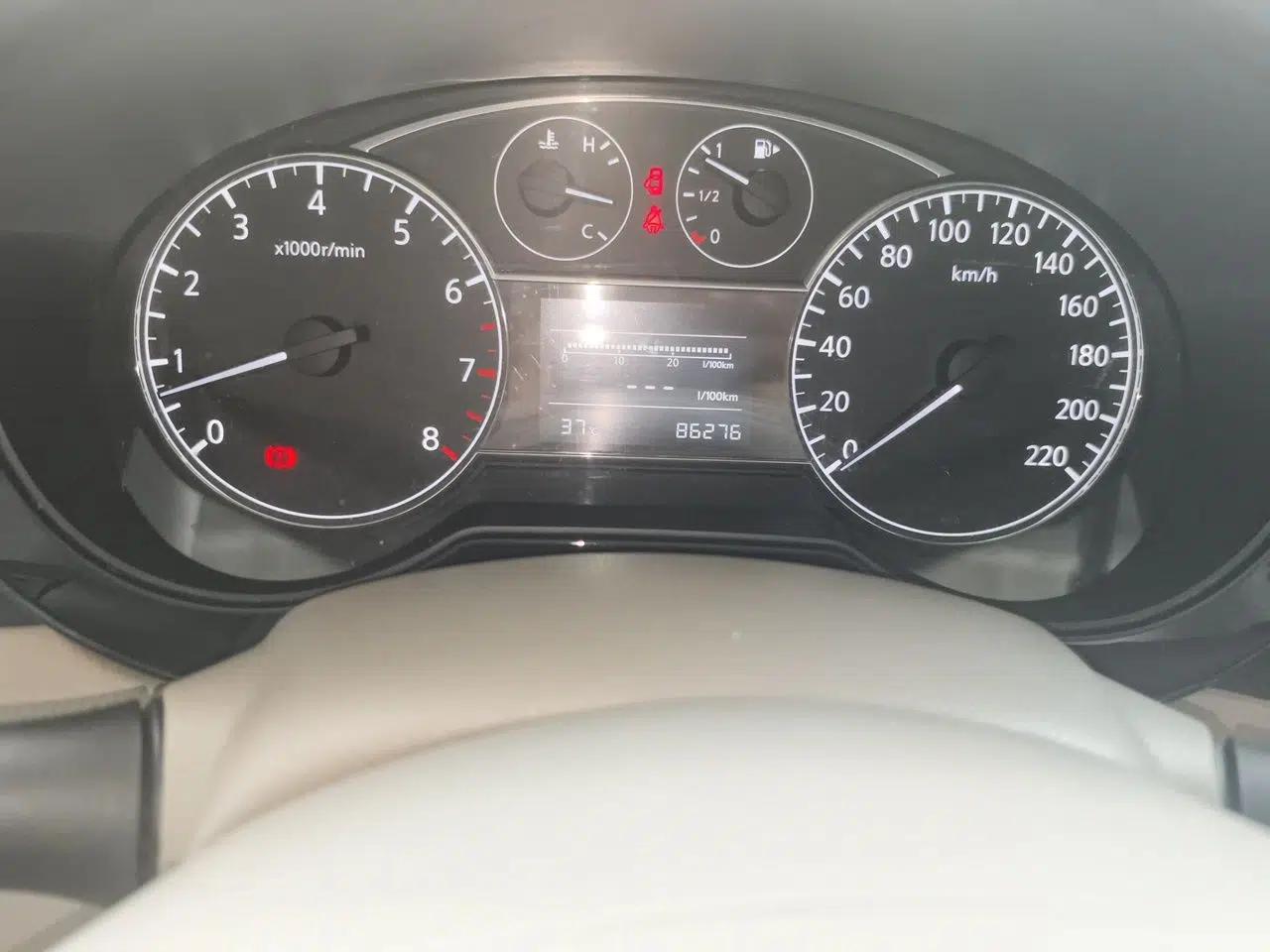 Nissan Tiida 2011 1.6L Manual Comfort Edition — миниатюра 12