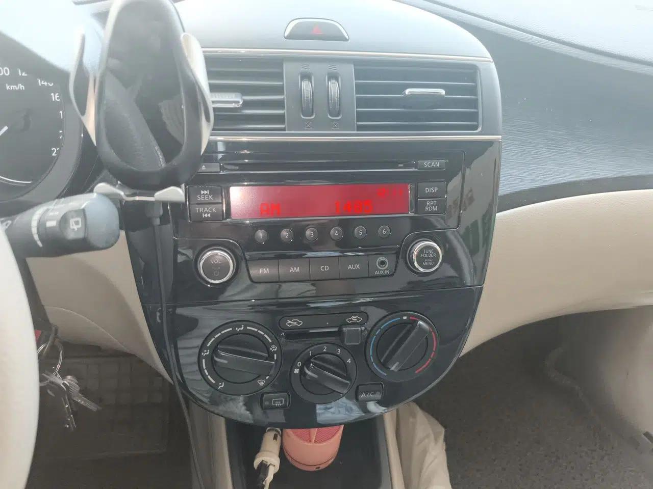 Nissan Tiida 2011 1.6L Manual Comfort Edition — миниатюра 13