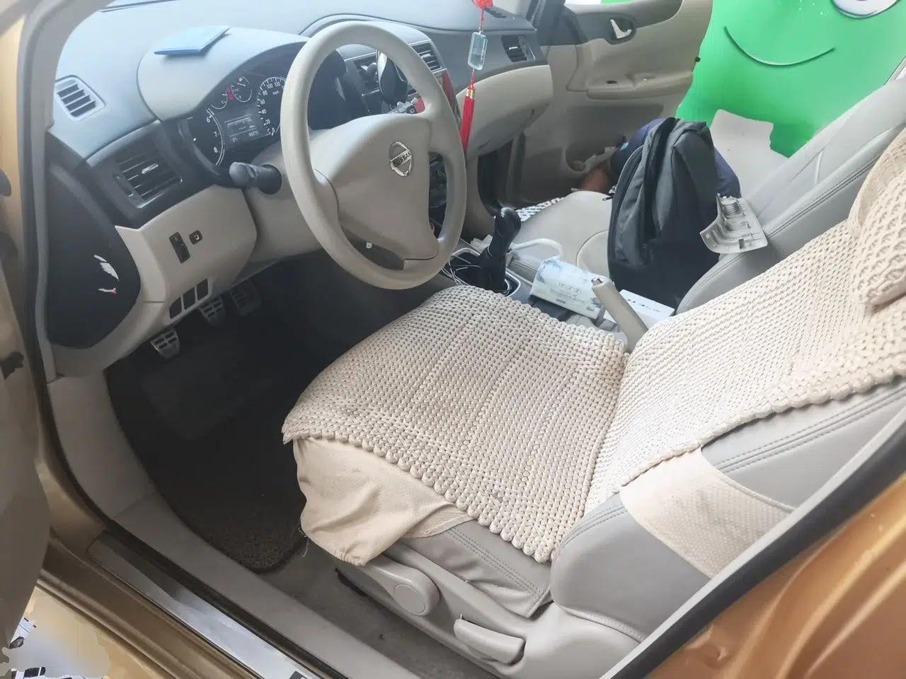 Nissan Tiida 2011 1.6L Manual Comfort Edition — миниатюра 15