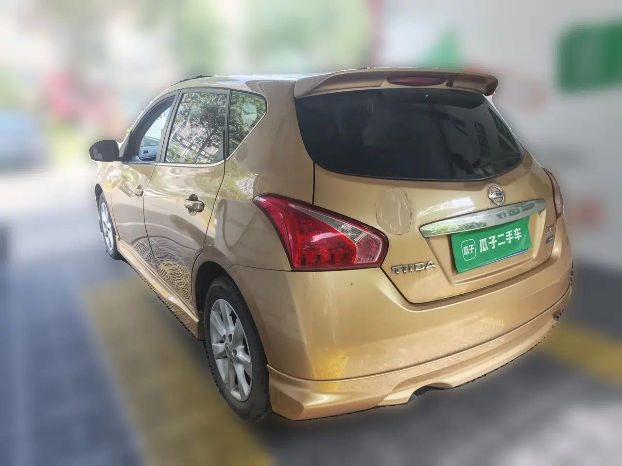 Nissan Tiida 2011 1.6L Manual Comfort Edition — миниатюра 4