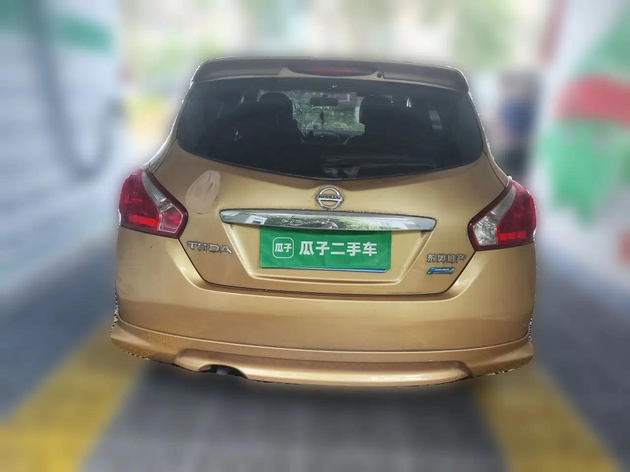 Nissan Tiida 2011 1.6L Manual Comfort Edition — миниатюра 5