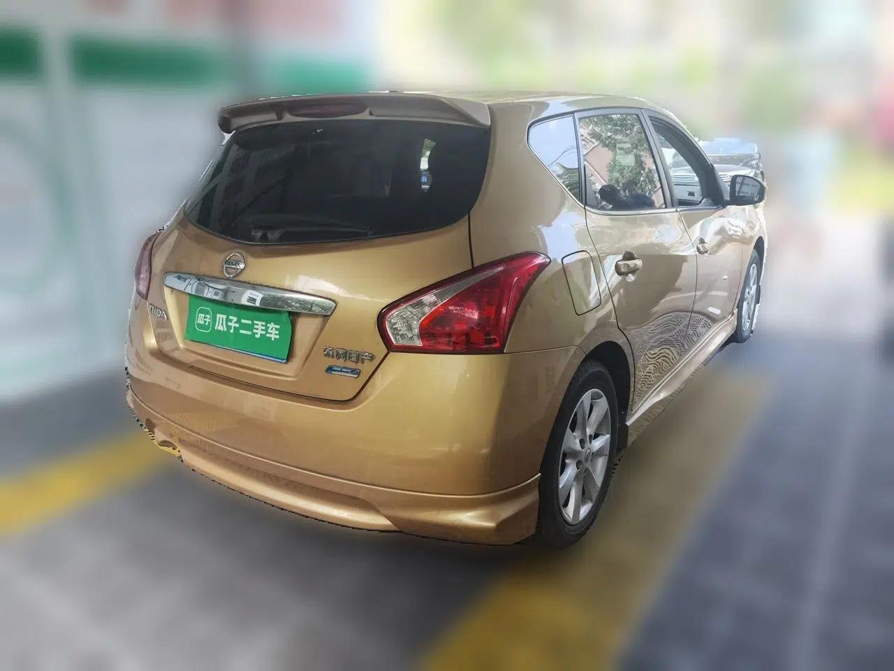 Nissan Tiida 2011 1.6L Manual Comfort Edition — миниатюра 6