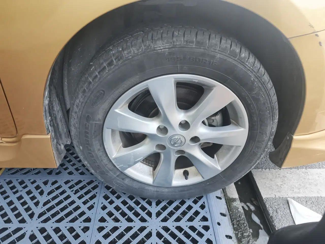 Nissan Tiida 2011 1.6L Manual Comfort Edition — миниатюра 8
