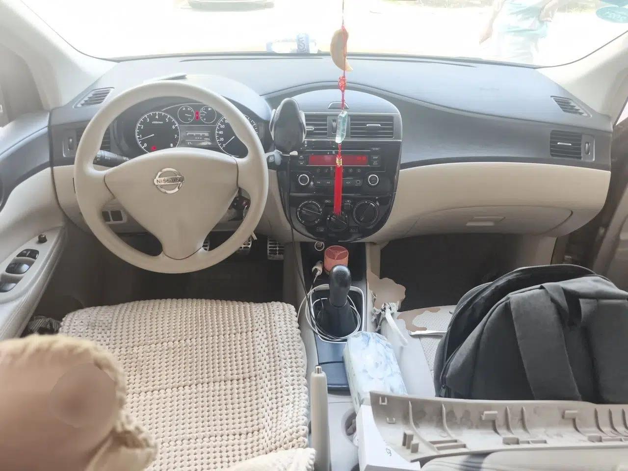 Nissan Tiida 2011 1.6L Manual Comfort Edition — миниатюра 9