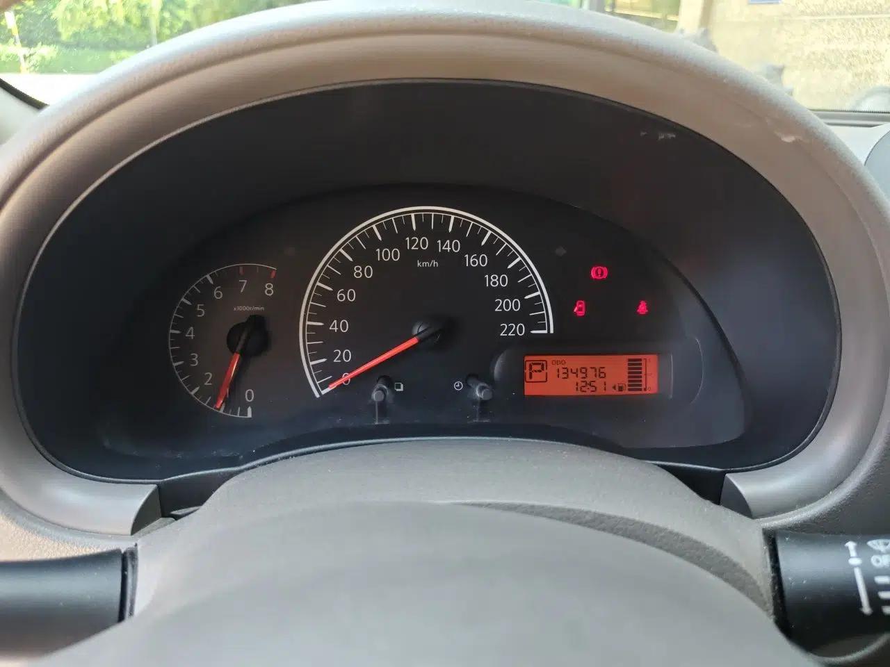 Nissan Sunny 2011 1.5XE CVT Comfort Edition — миниатюра 11