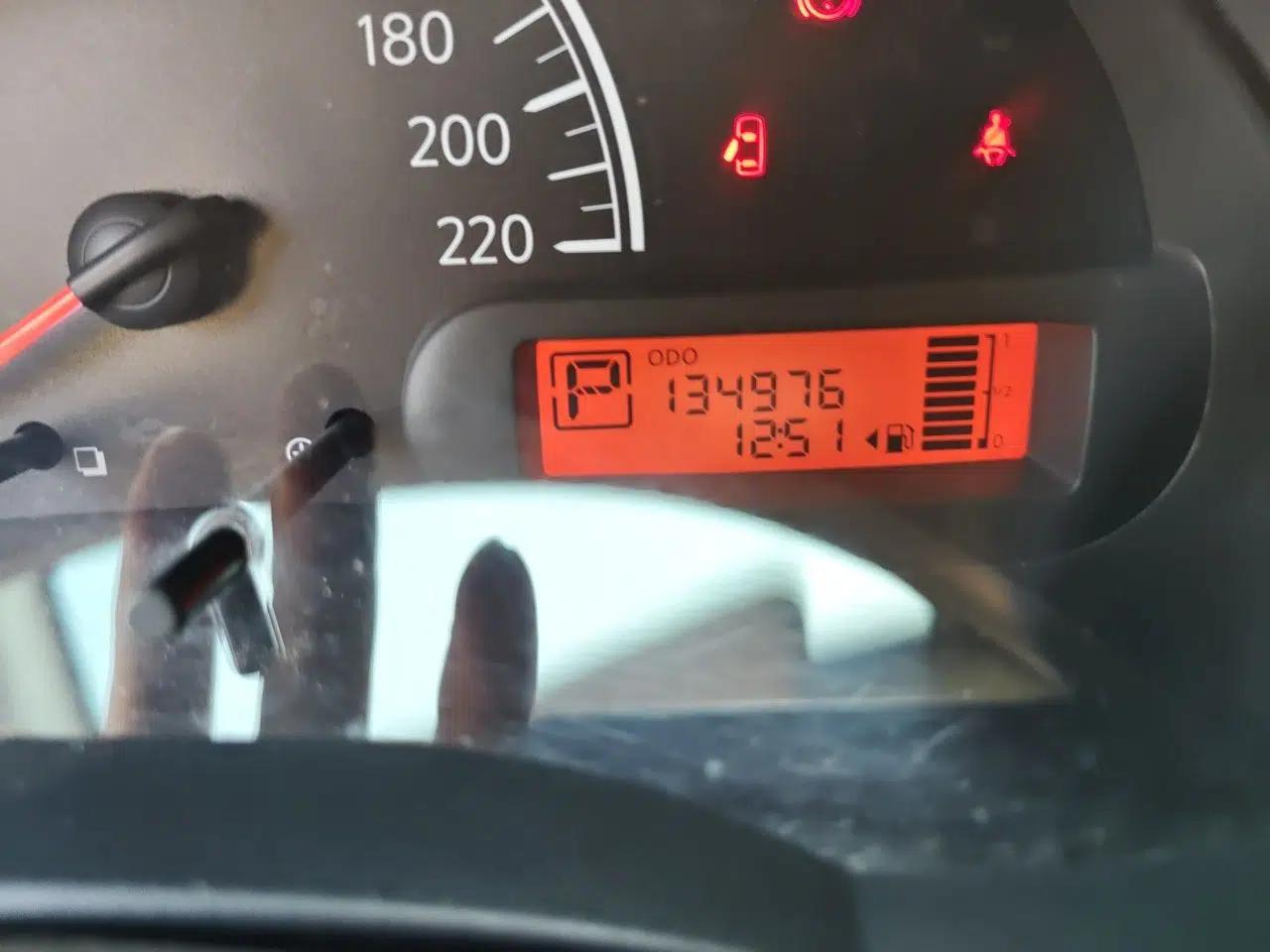 Nissan Sunny 2011 1.5XE CVT Comfort Edition — миниатюра 12