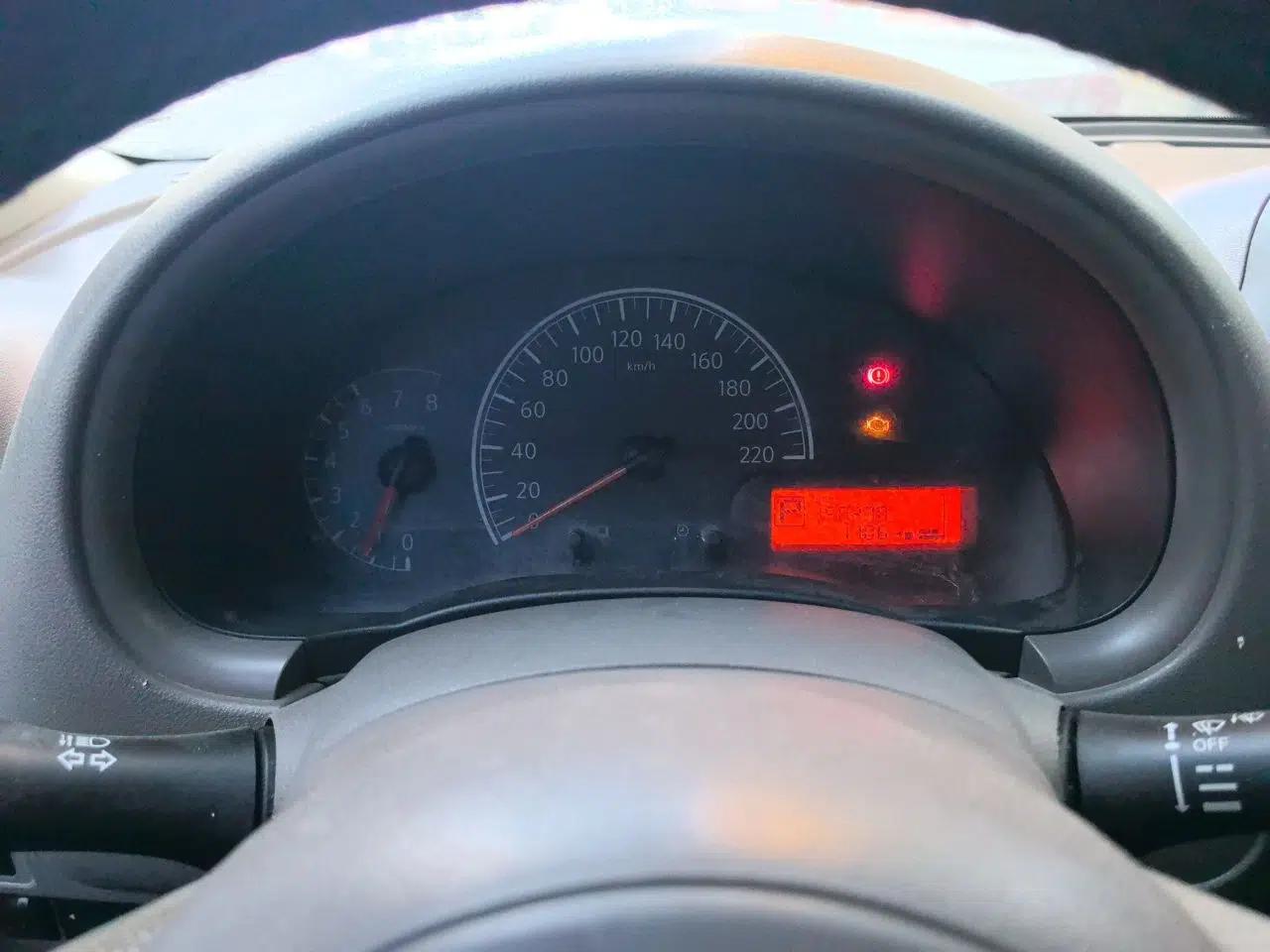 Nissan Sunny 2011 1.5XE CVT Comfort Edition — миниатюра 11